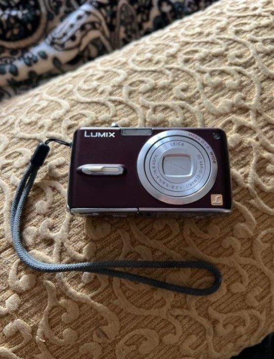 Panasonic LUMIX DMC-FX07 7.2MP Digital Camera Marrón Dark With Battery Tested