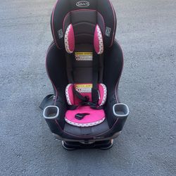 really nice kids pink car seat 