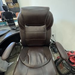 Adjustable Office Chair for Sale – Comfortable & Good Condition