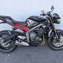 2022 Triumph Street Triple R