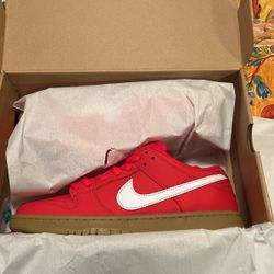 Deadstock Nike SB Dunk Low University Red/Gum