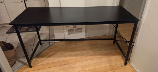 Black computer desk