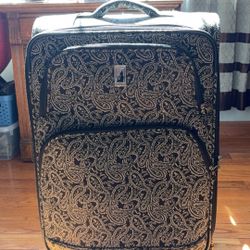 London Fog Greenwich 360 Spinner Suitcase
