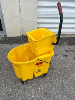 Rubbermaid Yellow Commercial WaveBrake Mop Wringer Bucket with Wheels. Great condition!