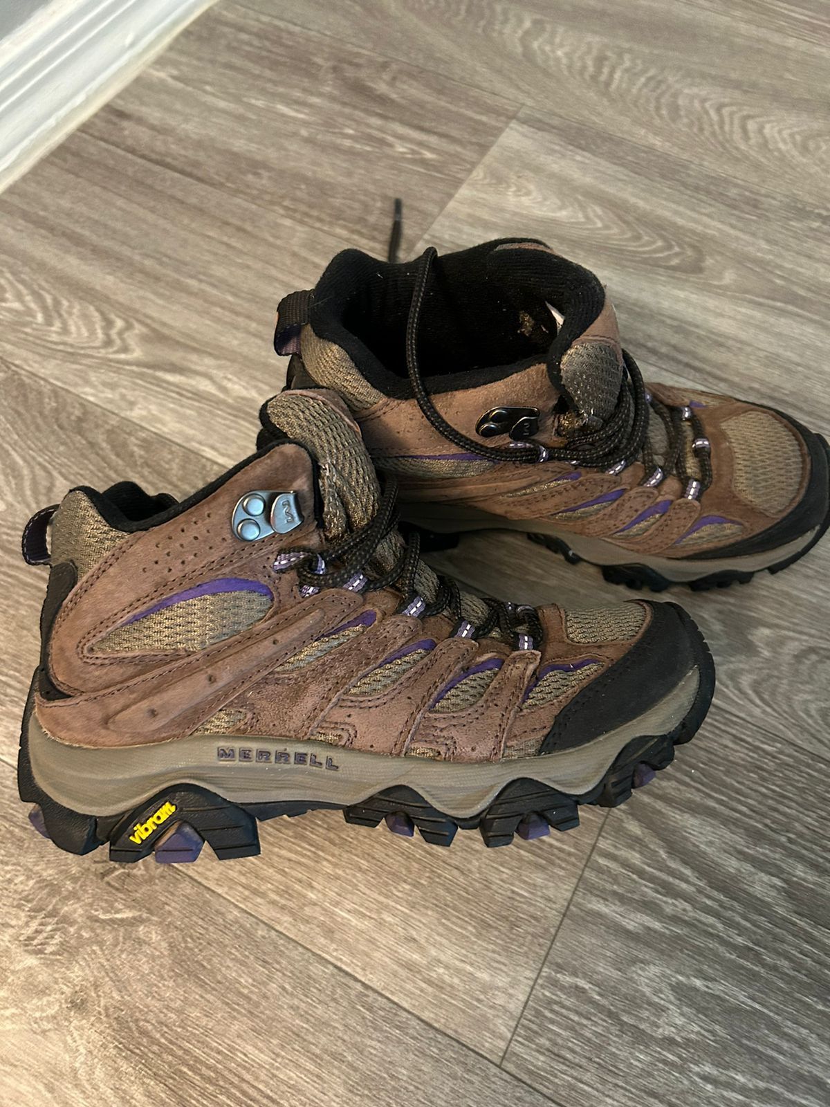Merrell Hiking Boots Women 6  *BRAND NEW*