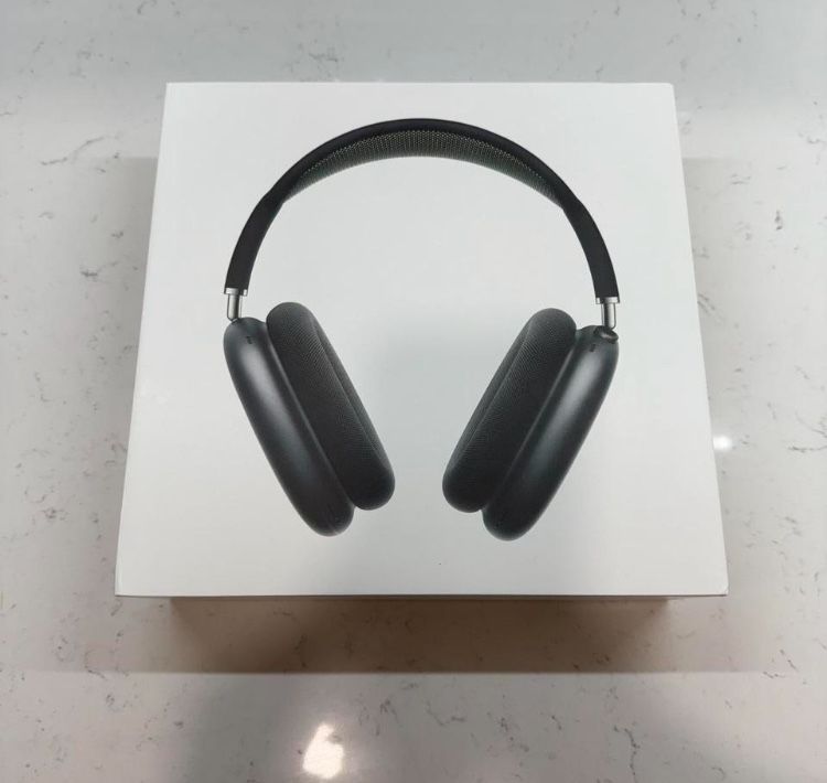 Black AirPod Max