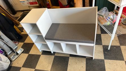 Children’s shelving with a cubby seat