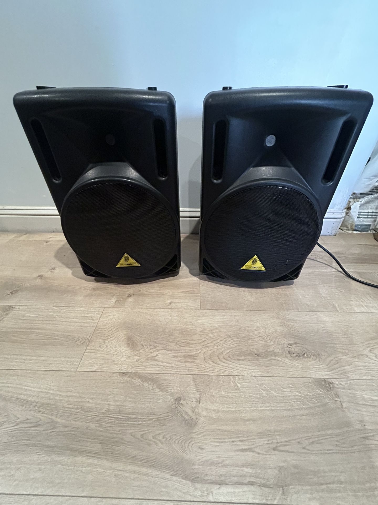 Behringer B212D 2-Way Active Loud Speakers