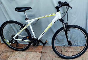 GT Aggressor 3.0 Mountain Bike