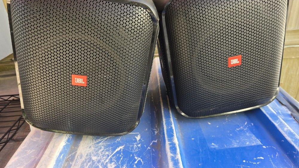 2 JBL Party Box
