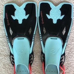 Fins (scuba, diving, body surfing, boogie boarding)