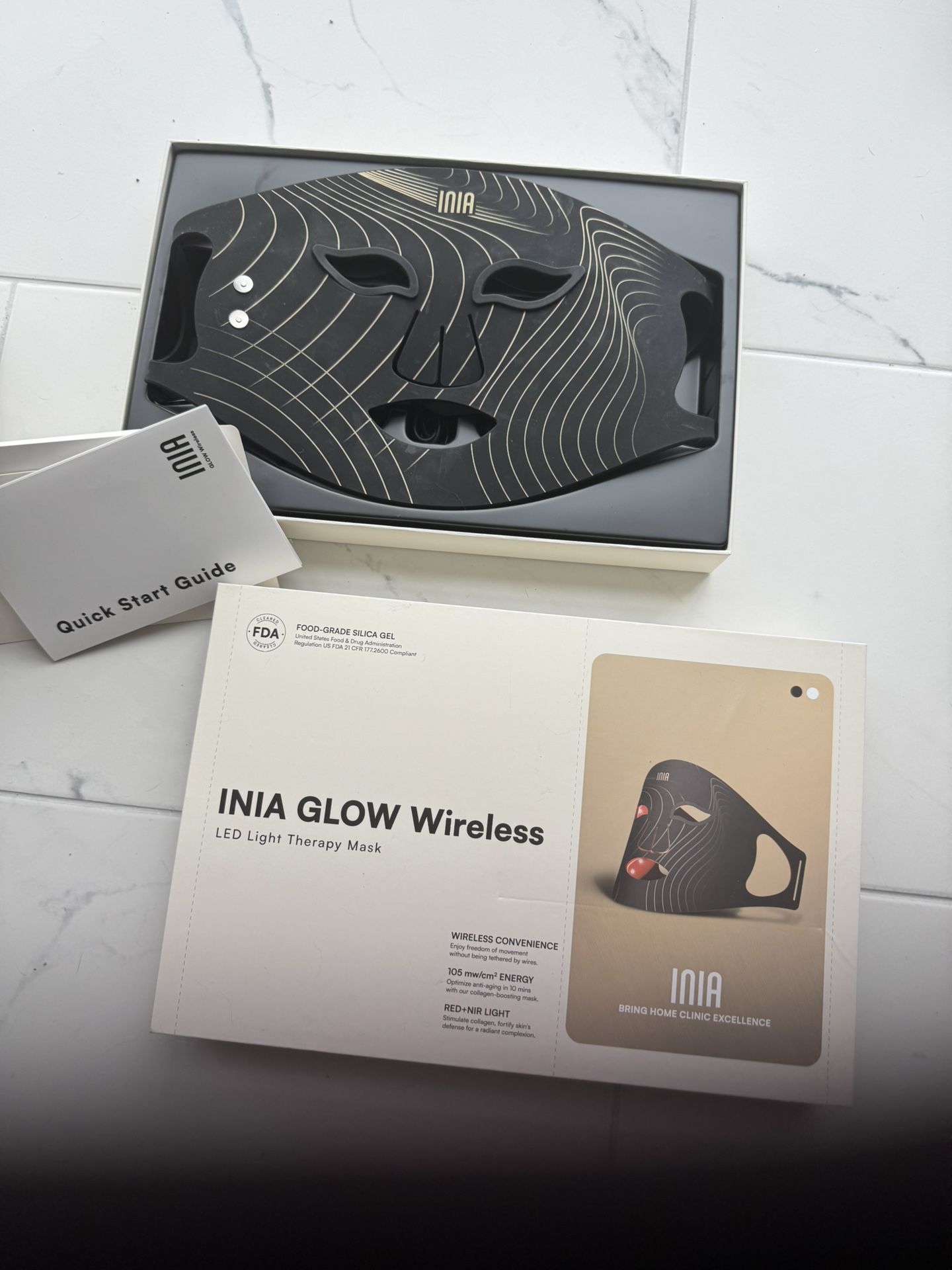 Inia Glow wireless LED Mask