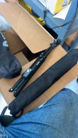 Fugetek FT-569 portable tripod and selfie stick.