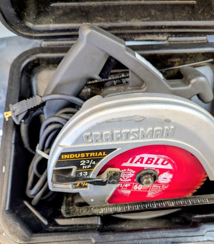 Craftsman Circular Saw With Case