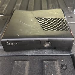 Xbox 360 doesn’t come with any controllers or any wires