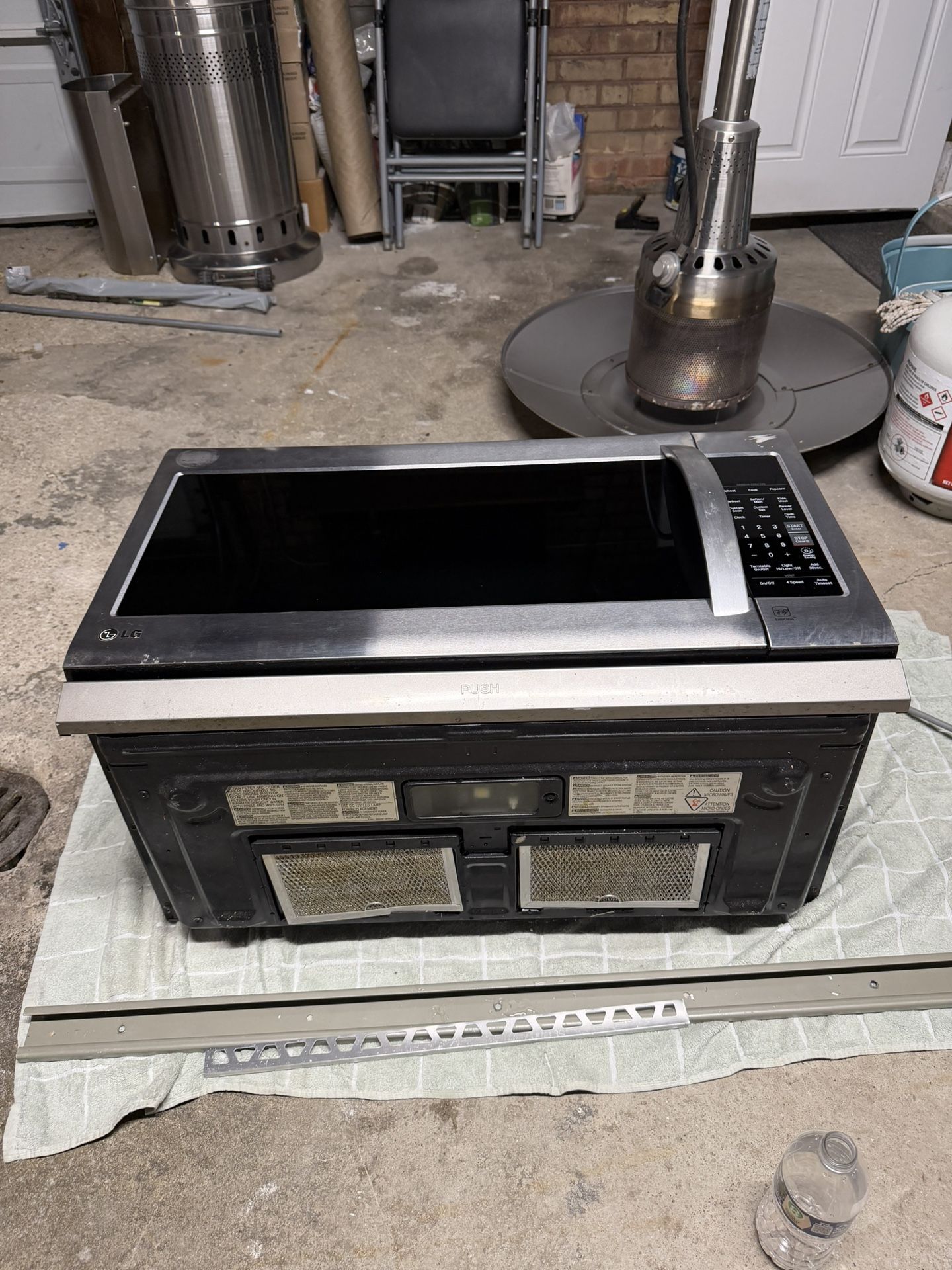 LG microwave With Vents And Hanger Bar