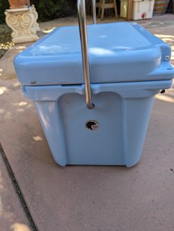 Yeti Coolers For Sale Roadie 20 35 Qt Ice Fishing for Sale in Hollywood, FL  - OfferUp