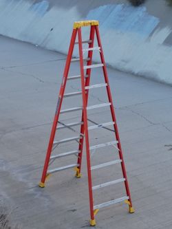 Fiberglass A-Frame Step Ladder