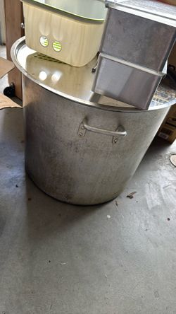 heavy-duty aluminum stock pot