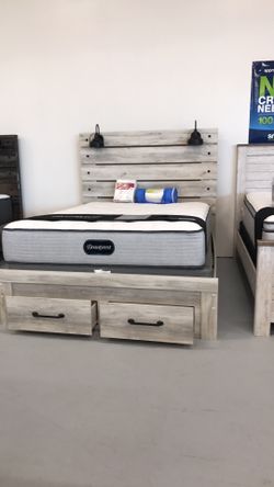 4 pc Queen Bedroom set (mattress and chest NOT INCLUDED💥No Down $payment💥Take it home today