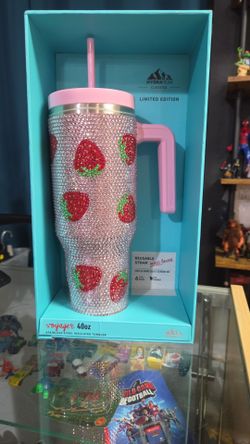 Strawberry berries HydraPeak cup
