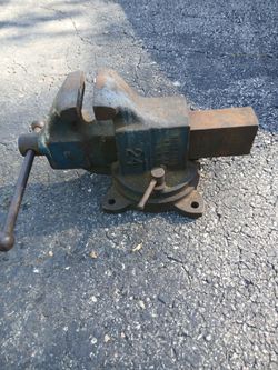 Vintage working swivel vice