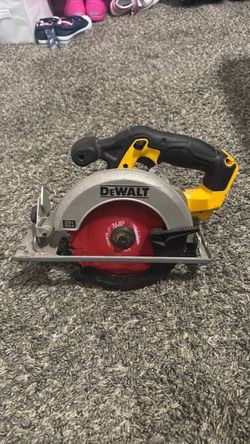 DeWalt 20V Max Cordless Circular Saw