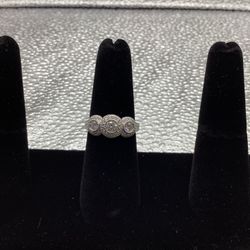USED 18 KT DIAMOND RING 