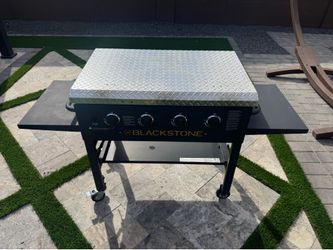 36” Blackstone 4-Burner Outdoor Flat Top Griddle + Diamond Plate Cover