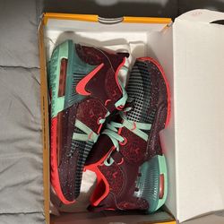 Youth Boys size 6.5 Lebrons Witness VII