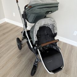 Selling UppaBaby Vista V2 Stroller In A Great Condition  