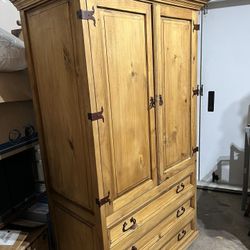 Armoire Southwestern Pine Wood
