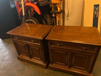 Set of 2 night stands