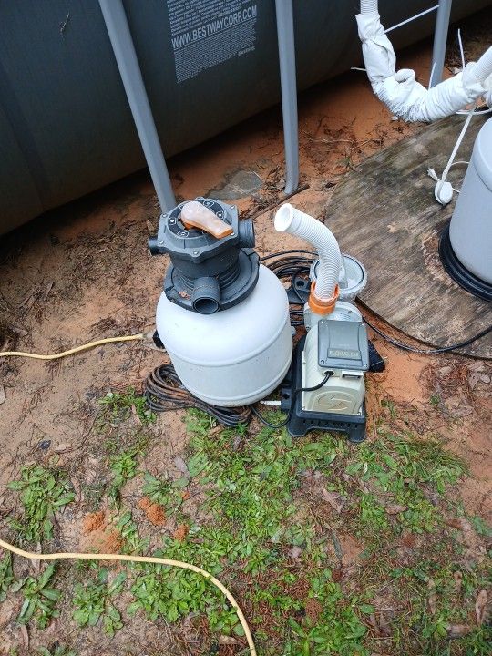 Swimming Po0l Pump N Canister Just Put A bigger One On My Pool Works Good