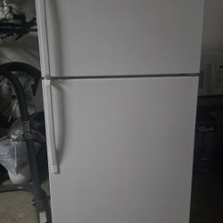 Fridge 36inc Stove And Microwave 