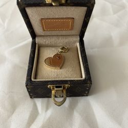 Exclusive 2piece  Hard Case Louie Vuitton Jewelry Box With 18k Gold Heart Charm 