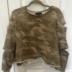 *like new* Generation Love cropped camo shirt with elbow cut outs. Women’s Large