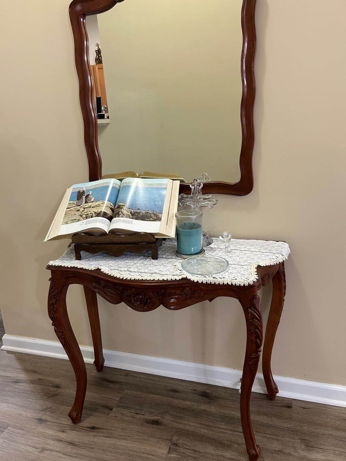 Wood Accent Table Whit Mirror