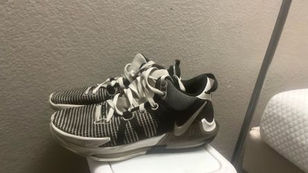 Nike lebron witness 7