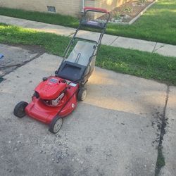 Troy Bilt Briggs & Stratton Lawnmower 