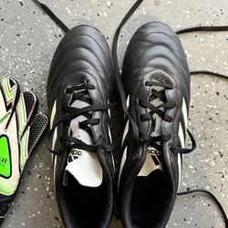 Boy Soccer Shoes Size 9