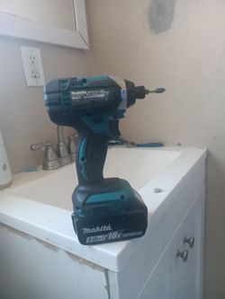 MAKITA xdt11 18v with battery