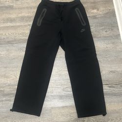 Nike Tech Fleece Sweatpants (Mens small)