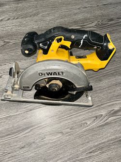 DEWALT 20V MAX Circular Saw