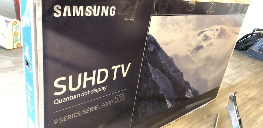 55” Samsung 4K UHD TV 9 Series (Top of the line) with HDR and QLED TV