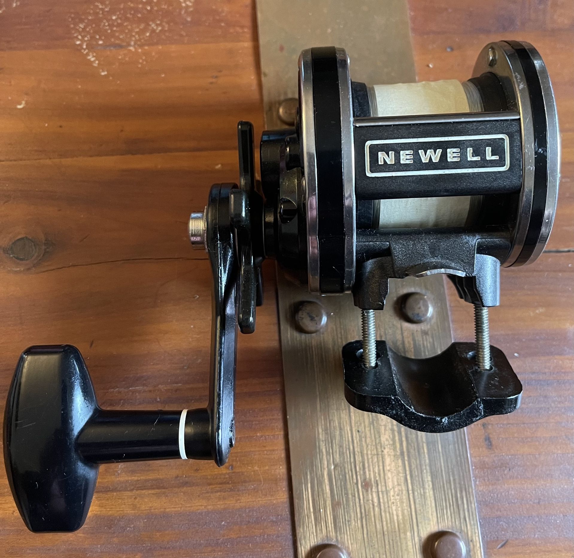 P220 F Newell Fishing Reel for Sale in Los Angeles, CA - OfferUp