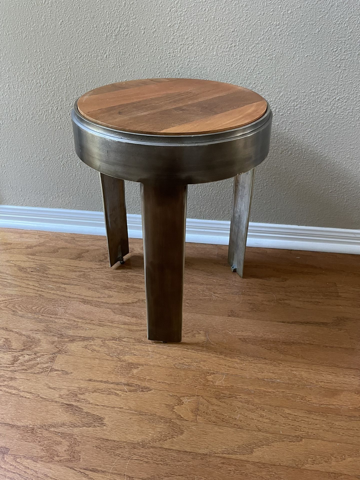 Round Metal Chair Side Table for Sale in Austin, TX OfferUp