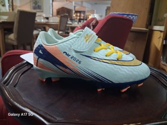 Soccer cleats us size 1.5youth