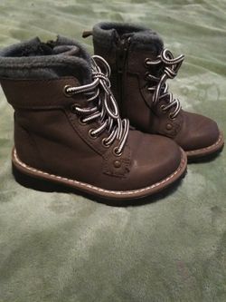 Boy shoes 7.5c from h&m in new condition