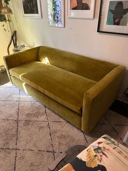 80” CB2 Queen Sized Sleeper Sofa GREAT CONDITION